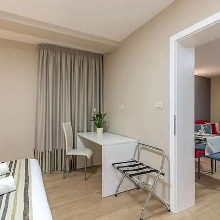 Complex Irena With Pool Penzion Poreč