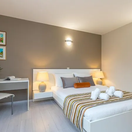 Complex Irena With Pool Гостевой дом Пореч