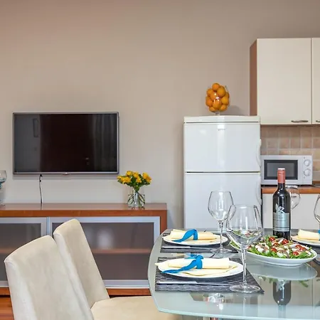 Complex Irena With Pool