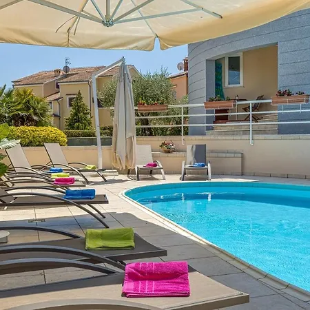 Complex Irena With Pool Гостевой дом