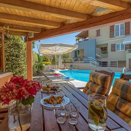 Гостевой дом Complex Irena With Pool Пореч