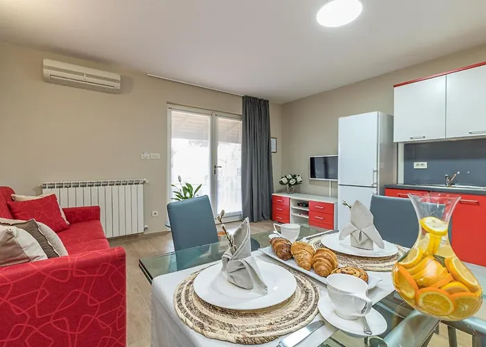 Complex Irena With Pool Affittacamere 4*