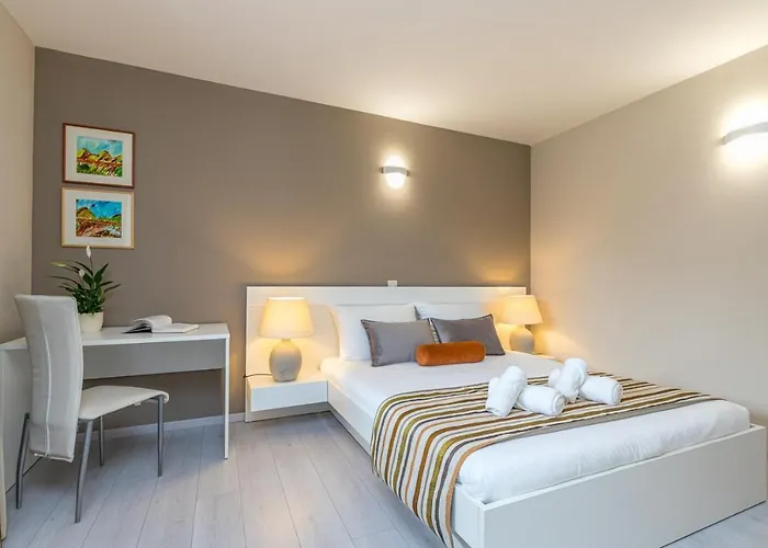 Complex Irena With Pool Penzion Poreč