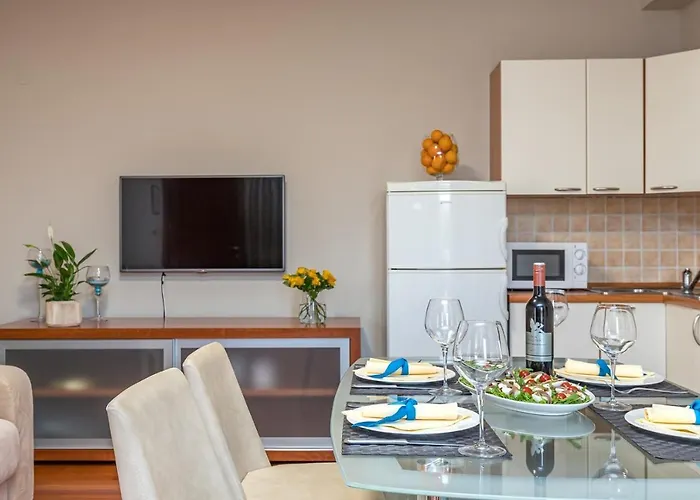 Complex Irena With Pool