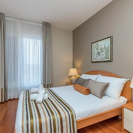 Complex Irena With Pool Guest house