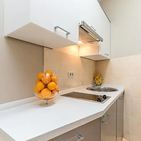 Complex Irena With Pool Guest house