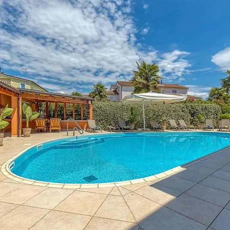 Complex Irena With Pool