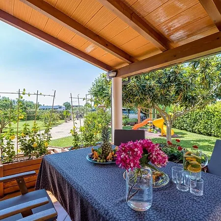 Complex Irena With Pool Guest house