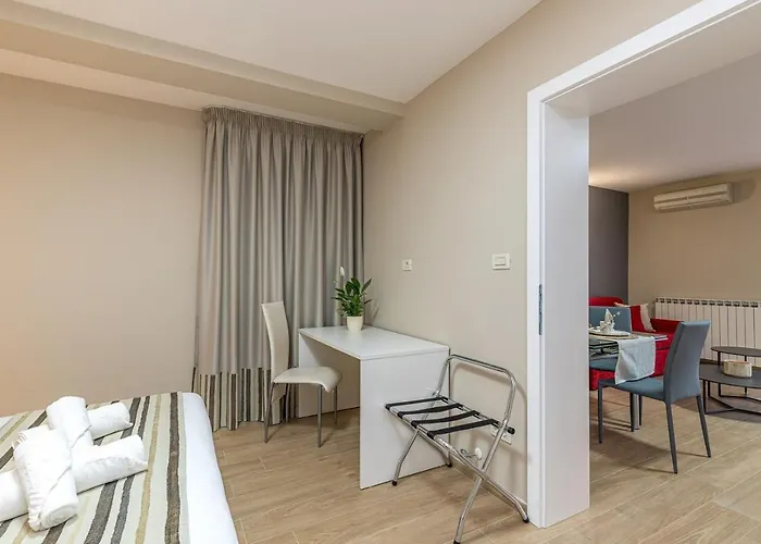 Complex Irena With Pool Pensión Poreč