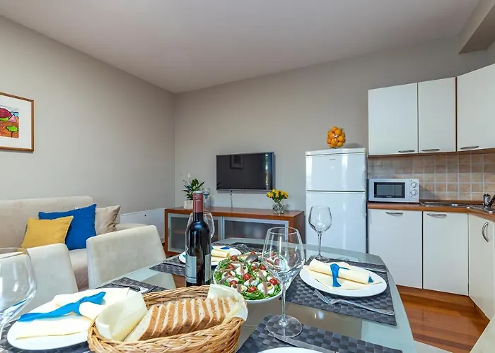 Complex Irena With Pool Pensión Poreč