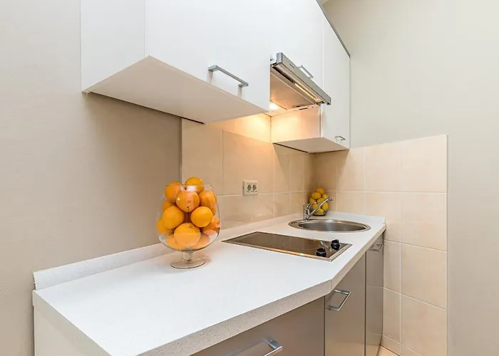 Complex Irena With Pool Pensión