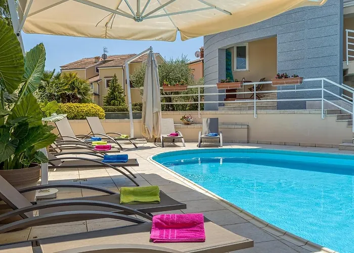 Complex Irena With Pool Pensión